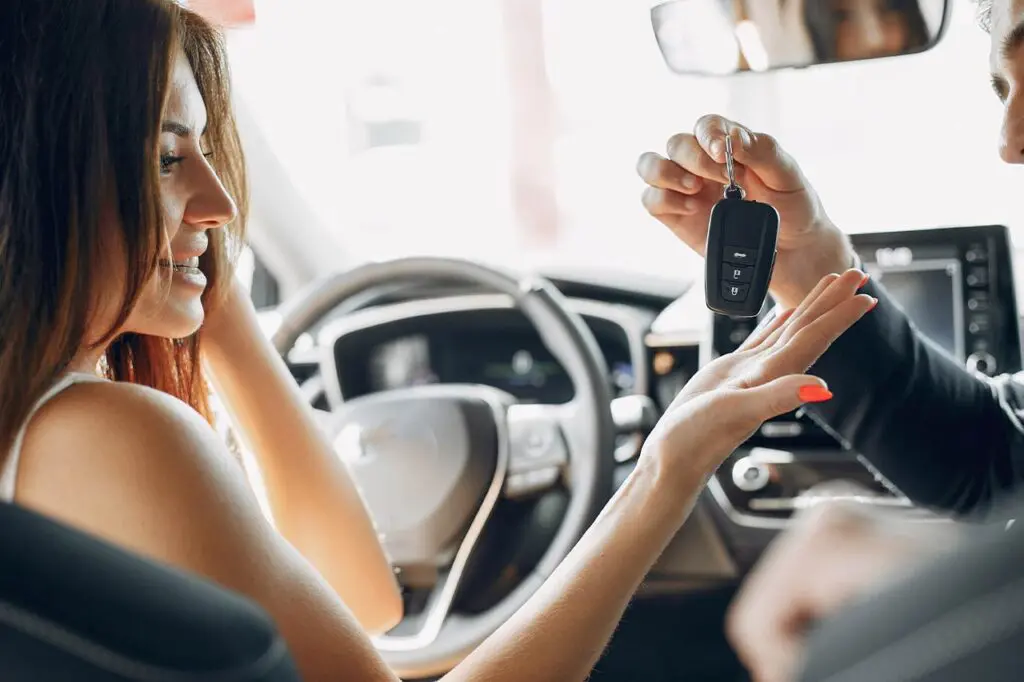 Auto vs. suscripción vs. carsharing. Evaluación de movilidad por GenZ